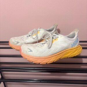 HOKA Arahi 7 — Size 9